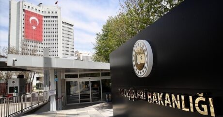 МИД Турции: В поисково-спасательных работах участвуют спасатели из 82 стран
