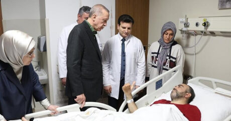 Эрдоган навестил пострадавших при землетрясениях в Турции
