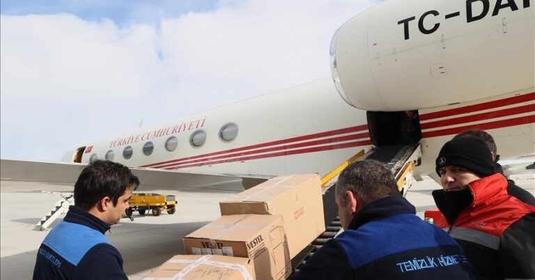 Администрация президента Турции выделила 2 самолета для нужд зоны бедствия