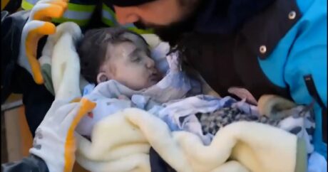 В Шанлыурфе спустя 53 часа из-под завалов спасли годовалого ребенка