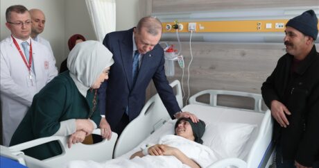 Президент Турции посетил пострадавших из зоны бедствия