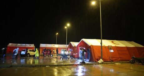 Минздрав: В 10 провинциях зоны бедствия в Турции развернуты 77 полевых госпиталей