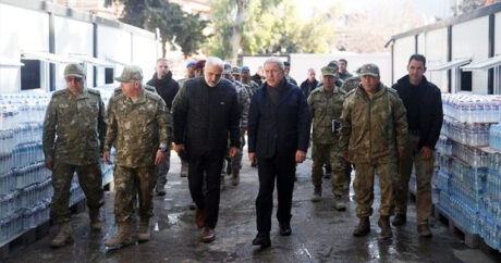 Глава Минобороны Турции посетил пострадавшие от бедствия районы провинции Хатай