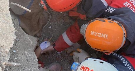 В Турции на десятые сутки после землетрясения из-под завалов спасли женщину
