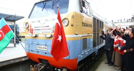 В Турцию из Азербайджана прибыл поезд с гуманитарной помощью