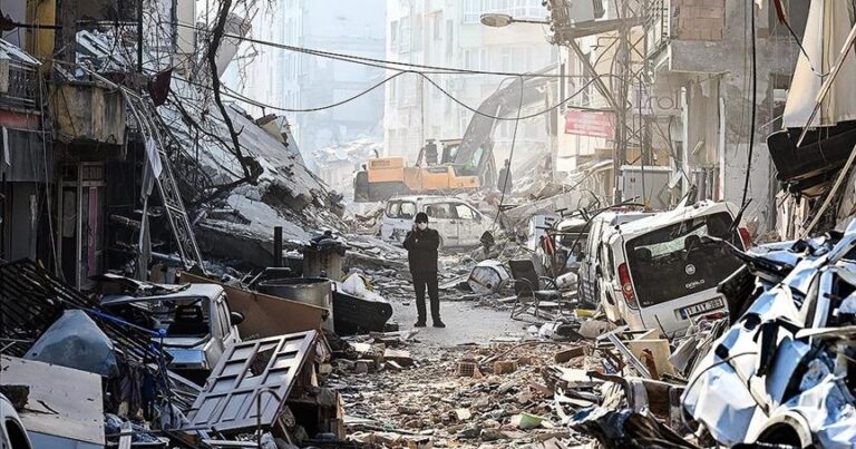 Число жертв землетрясения в Турции превысило 39,6 тыс