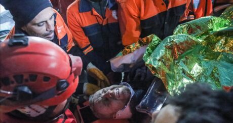 В Турции из-под завалов спустя 110 часов спасен мужчина
