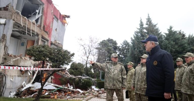 Акар: Военные Турции помогают ликвидировать последствия землетрясения
