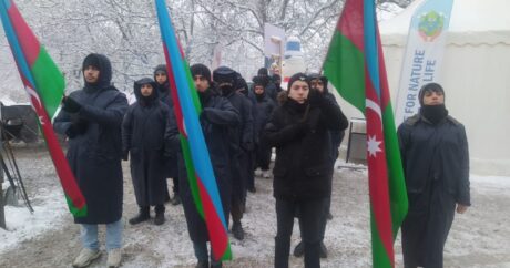 Акция азербайджанских экоактивистов на Лачинской дороге продолжается