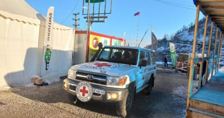 По Лачинской дороге проехали 6 автомашин Красного Креста