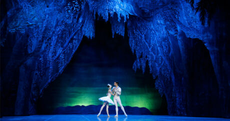 В Баку состоялся показ балета «Лебединое озеро»
