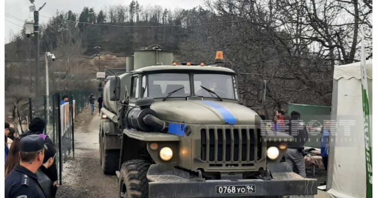По дороге Ханкенди-Лачин беспрепятственно проехали 69 автомобилей российских миротворцев