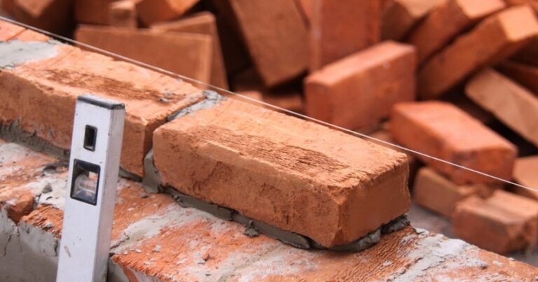 В Азербайджане ужесточаются наказания за незаконное проведение строительных работ.