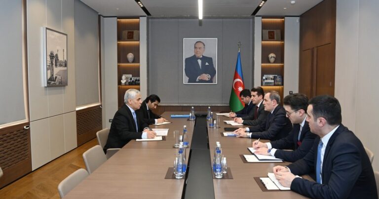 Джейхун Байрамов встретился с генеральным секретарем ОЭС