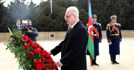 Президент Латвии посетил Аллею шехидов