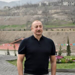 Президент Ильхам Алиев поздравил азербайджанский народ с праздником