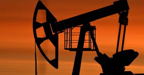 Стоимость нефти корректируется после падения на прошлой неделе