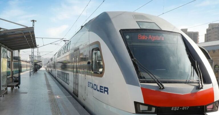 В Азербайджане пассажироперевозки железнодорожным транспортом выросли на 57%