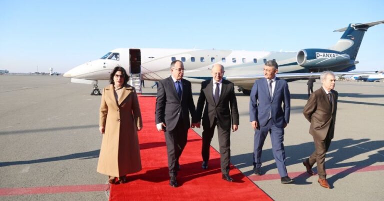 Президент Албании Байрам Бегай прибыл с рабочим визитом в Азербайджан