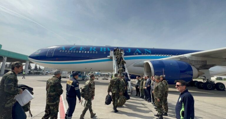 Вторая группа спасателей МЧС Азербайджана возвращается из Турции