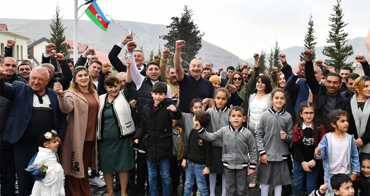Ильхам Алиев и Мехрибан Алиева встретились и побеседовали с жителями села Талыш