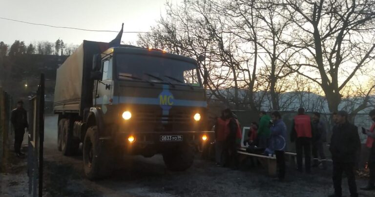 По Лачинской дороге беспрепятственно проехала колонна автомобилей миротворцев