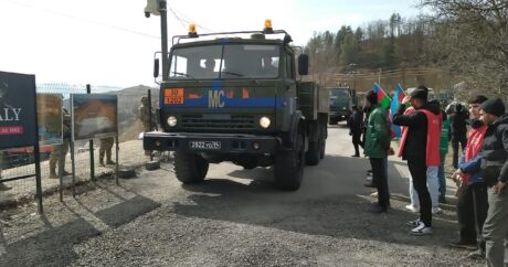 По Лачинской дороге беспрепятственно проехали еще 20 транспортных средств миротворцев