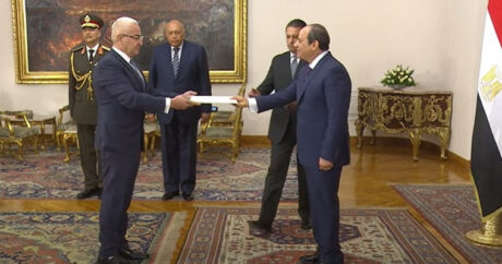 Посол Азербайджана вручил верительные грамоты президенту Египта