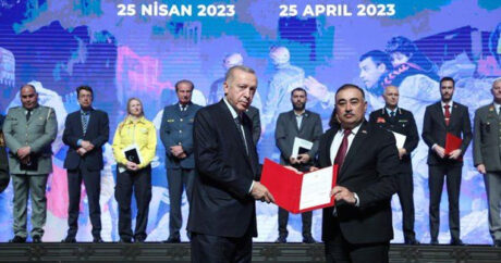 Президент Турции вручил благодарственное письмо послу Азербайджана