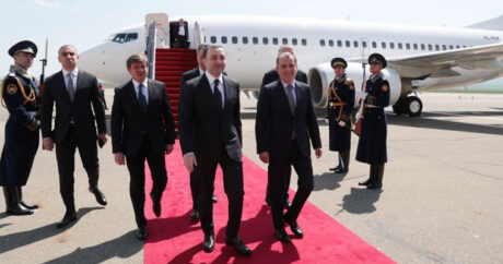 Премьер-министр Грузии прибыл с рабочим визитом в Азербайджан