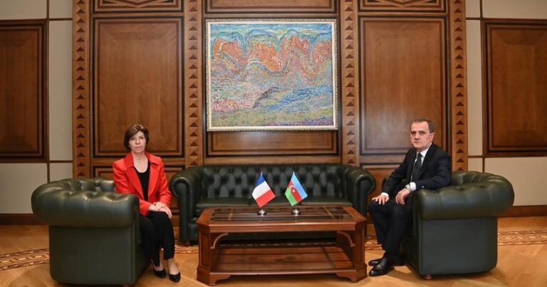 В Баку проходит встреча глав МИД Азербайджана и Франции