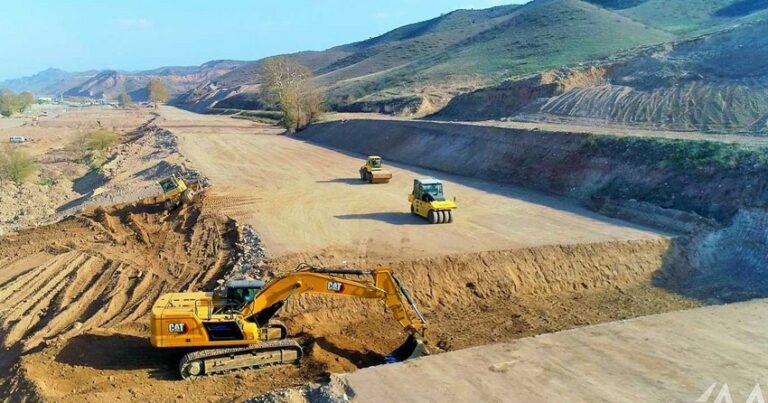 Строительство автодороги Худаферин-Губадлы-Лачын продолжается ускоренными темпами