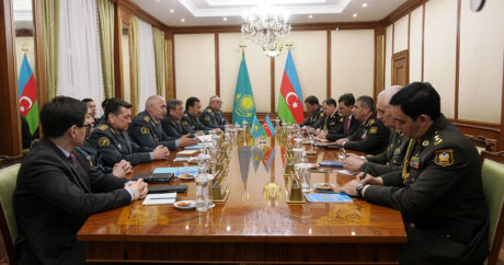 Состоялась встреча министров обороны Азербайджана и Казахстана
