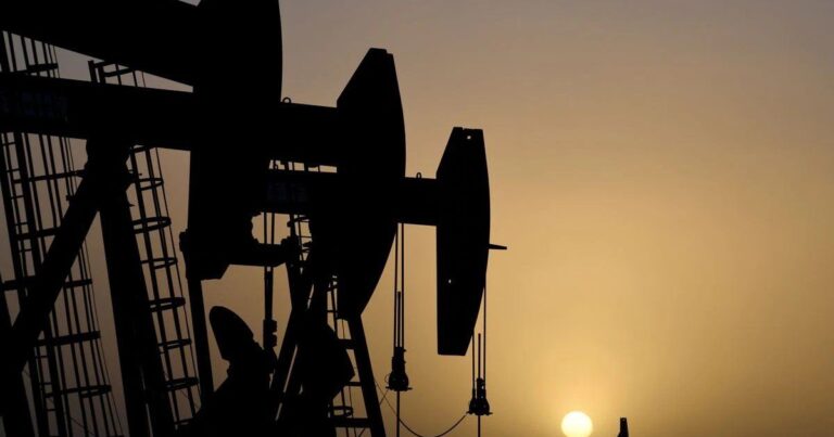 Нефть дорожает почти на пять процентов