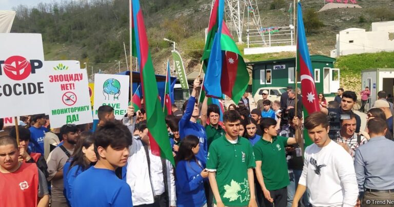 Временно приостановлена акция протеста азербайджанских экоактивистов на дороге Лачин-Ханкенди