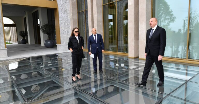 Ильхам Алиев и Мехрибан Алиева приняли участие в открытии Шушинского комплекса отеля-конгресс-центра
