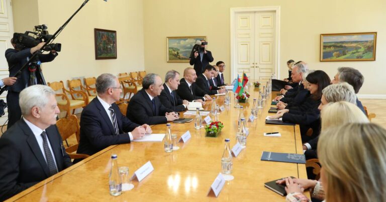 Состоялась встреча президентов Азербайджана и Литвы в расширенном составе