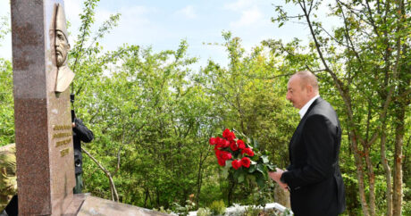 Ильхам Алиев посетил могилу Мир Мохсуна Навваба Карабаги на Джыдыр-дюзю