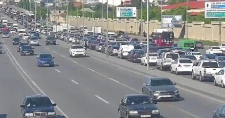 На ряде улиц и проспектов Баку наблюдаются пробки