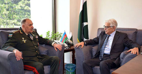 Керим Велиев встретился с министром обороны Пакистана