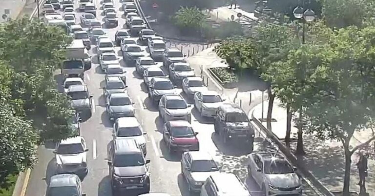 На ряде бакинских улиц и проспектов наблюдаются пробки