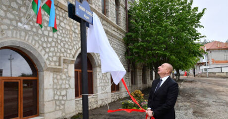 Ильхам Алиев и Мехрибан Алиева приняли участие в открытии вывески улицы Железный кулак в Шуше