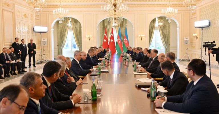 Состоялась встреча президентов Азербайджана и Турции в расширенном составе
