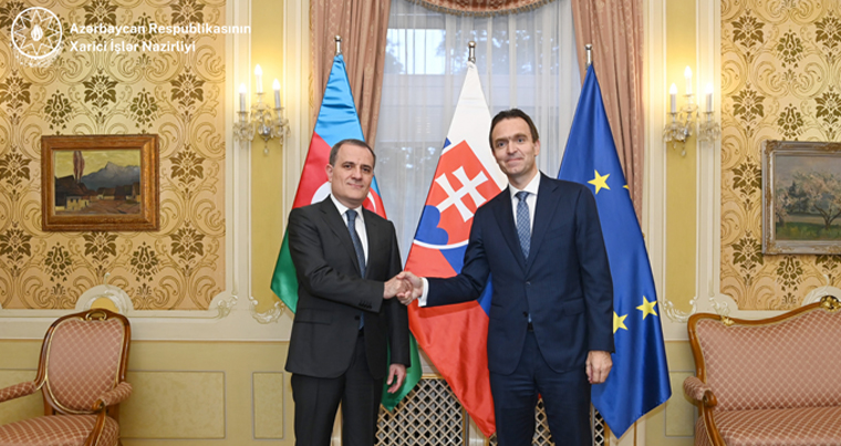 Джейхун Байрамов обсудил региональную безопасность с премьер-министром Словакии