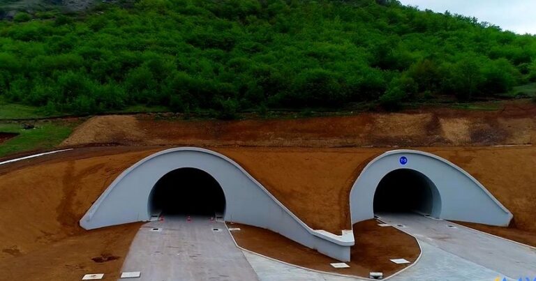 В Карабахе и Восточном Зангезуре строятся 39 автомобильных тоннелей