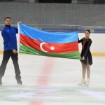 В Баку открылся ледовый каток