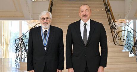Президент Ильхам Алиев вручил орден «Истиглал» Народному артисту Огтаю Миргасымову