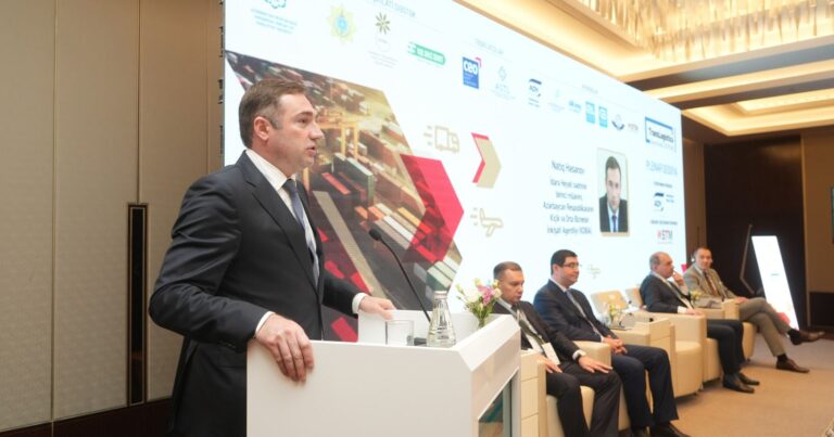 В Баку состоялся 1-й Каспийский международный транспортно-логистический форум