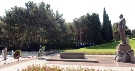 Раис Татарстана посетил могилу великого лидера Гейдара Алиева