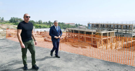 Ильхам Алиев ознакомился с ходом строительства Шушинской городской больницы